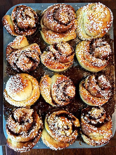 cinnamon rolls with pearl sugar Pearl Sugar, Sugar Recipes, Baking Goods, Baked Rolls, Sugar Sugar, Yeast Bread, Muffin Tins, Sweet Roll, Cinnamon Rolls