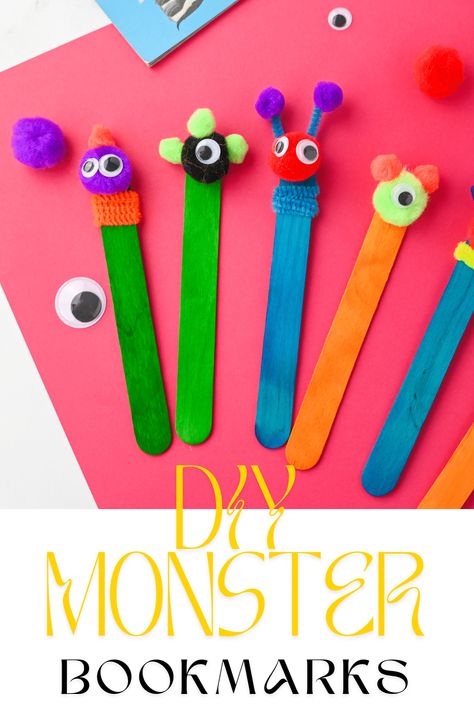 These DIY monster bookmarks made with popsicle sticks, pom-poms, and googly eyes are so easy to make! A fun and easy popsicle stick Halloween craft for kids. Popsicle Stick Halloween, Popsicle Sticks Halloween Crafts, Kid Craft Ideas, Bookmarks Diy Kids, Googly Eye Crafts, Popsicle Stick Diy, Popsicle Stick Craft, Monster Bookmark, Diy Monsters