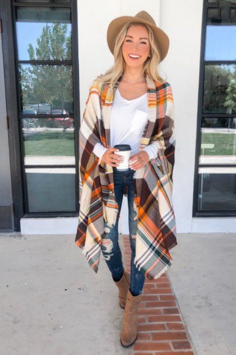 How to wear a poncho | HOWTOWEAR Fashion How To Wear Ponchos Outfits Fall, How To Wear A Poncho Shawl, Poncho Outfit 2024, Gray Poncho Outfit, Pancho Outfit, How To Wear Poncho, How To Style A Poncho, Poncho Outfit, Open Front Poncho