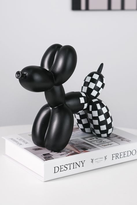 Unique Balloon Ideas, Black And White Balloons, Urban Furniture Design, Prom Decor, Toy Sculpture, Jeff Koons, Diy Ceramic, Balloon Sculptures, Balloon Dog