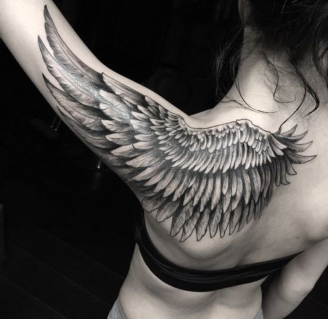 Angel Wings Tattoo Shoulder, Wing Tattoos On Back, Wrist Tattoo Ideas, Animal Tattoo Ideas, Girl Back Tattoos, Wing Tattoo Designs, Angel Wings Tattoo, Wing Tattoo, Angel Tattoo Designs