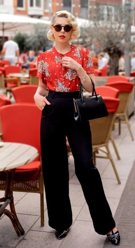 Trending Outfits for Women over 40 Trending Outfits For Women, 1940s Pants, High Waist Wide Leg Trousers, Librarian Chic, 50s Fashion Dresses, Elegant Blouses, Black High Waist, Outfits For Women, 50s Fashion