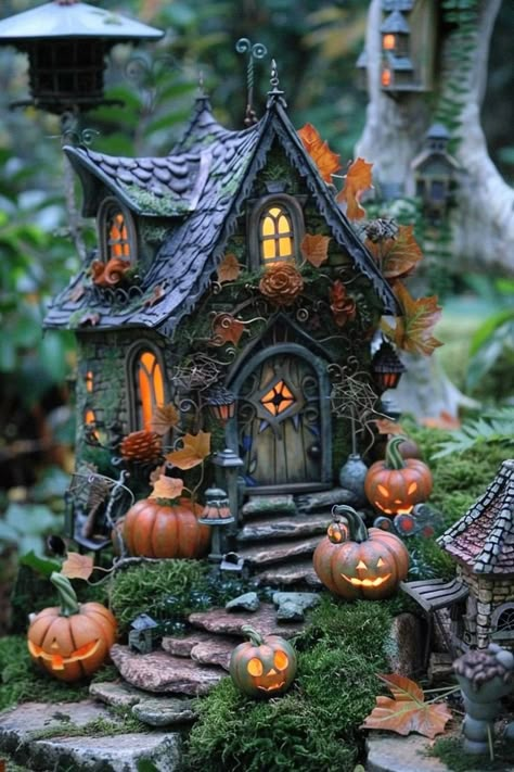 😜 Small Flowering Plants, Halloween Fairy Garden, Fairy Garden Ideas, Fairy Tree Houses, Corner Ideas, Garden Corner, Fairy Lanterns, Halloween Fairy, Fairy Garden Designs