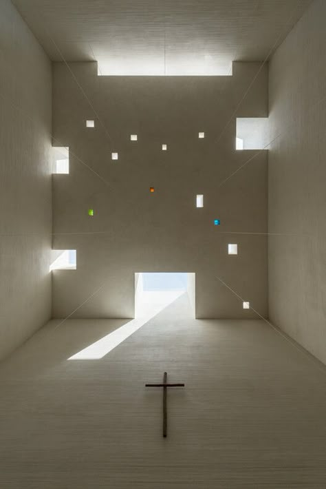 Bancho Church / Tezuka Architects | ArchDaily Tezuka Architects, Church Drawing, Church Design Architecture, Church Interior Design, Modern Church, Blessed Sunday, Sacred Architecture, Church Interior, Brick Architecture