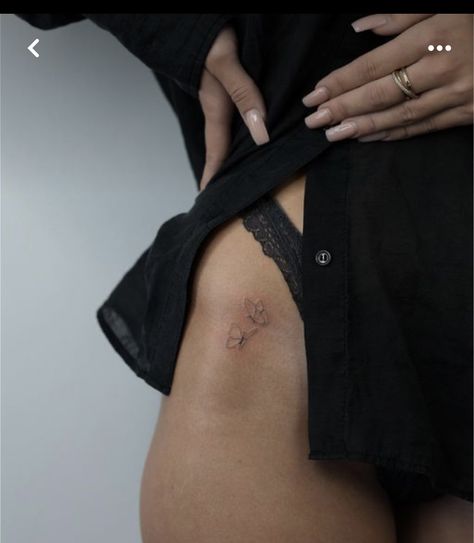 Mini Tattoos On Back, Minimalist Dainty Tattoo, Thigh Bone Tattoo, Elegant Hip Tattoos For Women, Small Dainty Hip Tattoos Women, Micro Hip Tattoo, Hip Dainty Tattoo, Outer Hip Tattoo, Delicate Leg Tattoos For Women