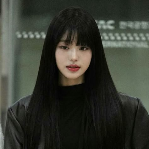 Black Hair Bangs, Pressed Natural Hair, Silk Press Natural Hair, Hair Inspiration Long, Long Hair With Bangs, Long Black Hair, Dream Hair, Hairstyles Haircuts, Kpop Icons