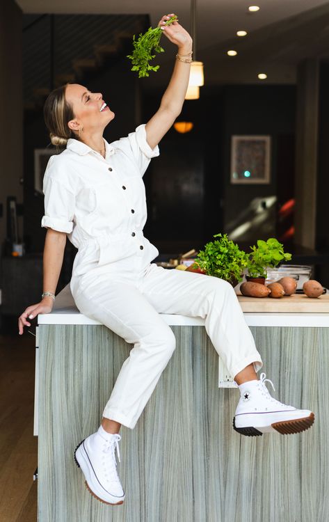 A private celebrity chef shares the No. 1 thing her A-list clients request when they're under the weather Private Chef Aesthetic, Chef Aesthetic, Immunity Smoothie, Chef Photography, Quick Meals To Make, Liquid Supplements, Green Soup, Fresh Turmeric, One Banana