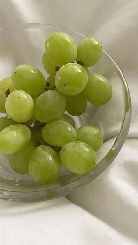 Sour Grapes Aesthetic, Green Grapes Aesthetic, Crunchy Grapes, Grapes Snack, Grape Aesthetic, Grapes Aesthetic, Green Foods, I Love Green, Green Grape