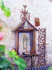 Creating a shrine in the home garden is a beautiful way to express your spirituality. No matter your faith, the shrine makes a focal point that's unique to your own sense of the sacred. This age old practice dates back to the recognition of earthen deities believed to exist within the spirits of the vegetation. In Catholic countries the Christian imagery was adopted and in these cultures they are a staple of even the most modest home. Shrines are an ancient idea for recycling found materials ... Garden Shrine, Marian Garden, Marian Shrines, Mary Garden, Christian Imagery, Shrines Art, Prayer Garden, Catholic Home, Sacred Spaces