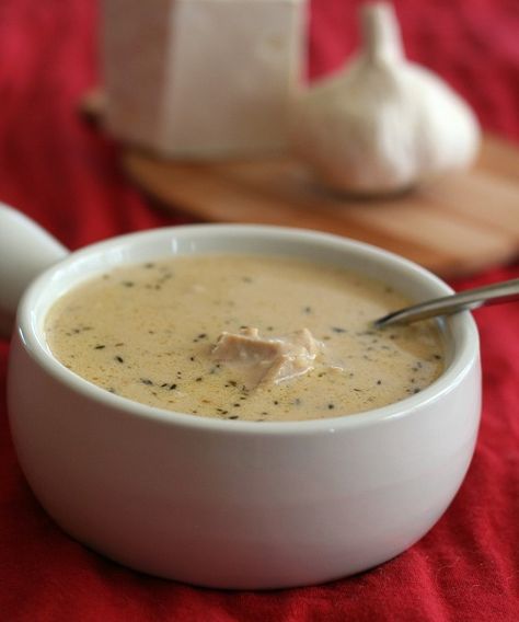 Roasted Garlic Chicken Soup - A creamy roasted garlic soup recipe with hearty chunks of chicken. The perfect winter warm up meal! Recipe Serves 6. Each serving has 7 g of carbs. Garlic Chicken Soup, Low Carb Chicken Soup, Roasted Garlic Chicken, Paleo Soup, Chicken Soup Recipe, Garlic Soup, Keto Soup, Low Carb Soup, Chicken Soup Recipes