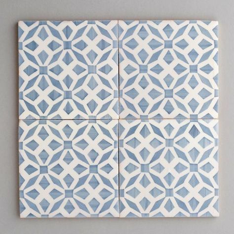 Baños Shabby Chic, Blue Kitchen Designs, Light Blue Kitchens, Blue Kitchen Decor, Portuguese Tiles, Subway Tiles, Tile Inspiration, Scandinavian Kitchen, Blue Tiles