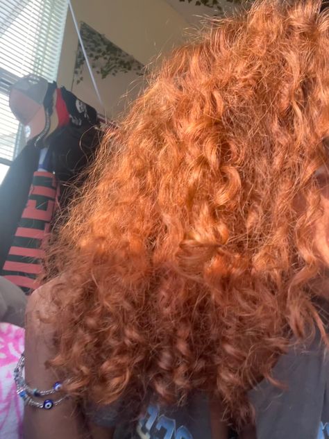 Strawberry Honey Blonde, Auburn Hair Curly, Strawberry Blonde Curly Hair, Hair Therapy, Blonde Curly Hair, Hair Color Auburn, Dyed Natural Hair, Dyed Hair Inspiration, Natural Curls Hairstyles