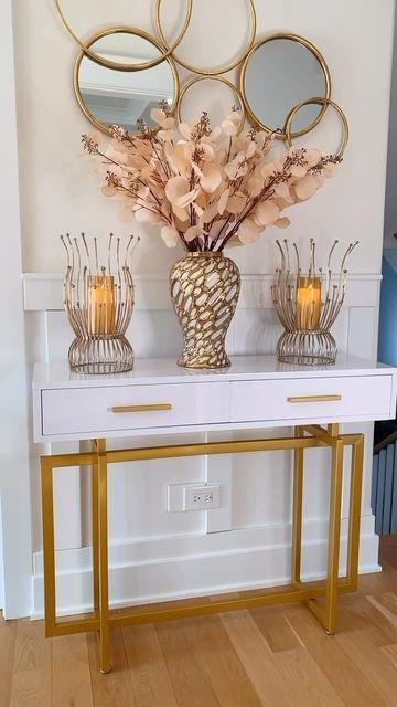 Gold Console Table Decor, Gold Entryway Table, Elegant Entryway Decor, Gold Entryway, Girl Apartment Decor, Luxury Sofa Living Room, Gold Console Table, Elegant Entryway, Console Entryway