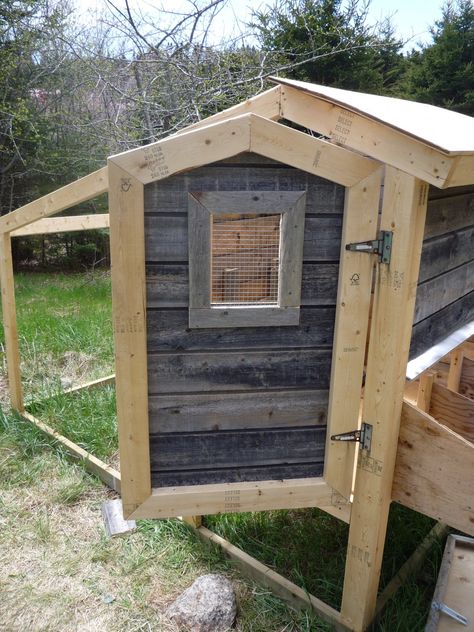 We caught the chicken bug in the spring and ended up building this coop. Its design is based on a combination of coops on this site and others. I spent some time actually modeling it with CAD software to figure out how I would put it all... Reclaimed Wood Chicken Coop, Raised Garden Beds Diy Vegetables, Build A Chicken Coop, Chicken Coop Pallets, Cute Chicken Coops, Backyard Chicken Coop Plans, Porch Table, Chicken Coup, Chicken Tractors