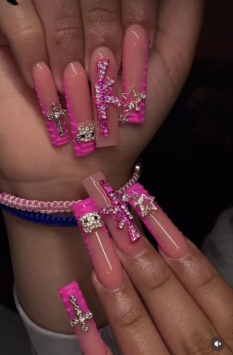 Croc Nail Design With Charms, 3d Croc Nails, Nails With Charms Y2k, Pink Croc Nails, Pink Nails With Charms, Croc Nails, Pink Bling Nails, Purple And Silver Nails, Nails With Charms