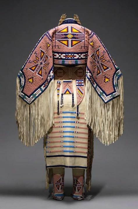 Native American Dress, Earth And Sky, Native American Regalia, Native Dress, Native American Clothing, Plains Indians, Estilo Hippie, Native American Artifacts, Native American Peoples