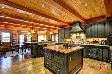 Citadel 5 by True North Log Homes Log Cabin Kitchens, Log Home Kitchen, Cabin Homes Interior, Dapur Rustic, Log Home Interior, Log Home Kitchens, Log Cabin Interior, Log Home Interiors, Log Home Designs