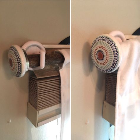 Idea for RV curtains: Hang with Command hooks - no drilling holes in the walls! Rv Window Makeover, Window Makeover, Rv Curtains, Rv Tour, How To Hang Curtains, Camper Curtains, Rv Inspiration, Diy Curtain Rods, Hang Curtains