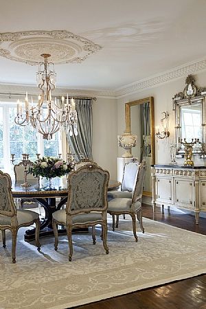 Dining Room Dining Room With Chandelier, Room With Chandelier, Luxury Furniture Design, Beautiful Dining Rooms, Luxury Dining Room, 아파트 인테리어, Elegant Dining Room, Style Deco, Luxury Dining