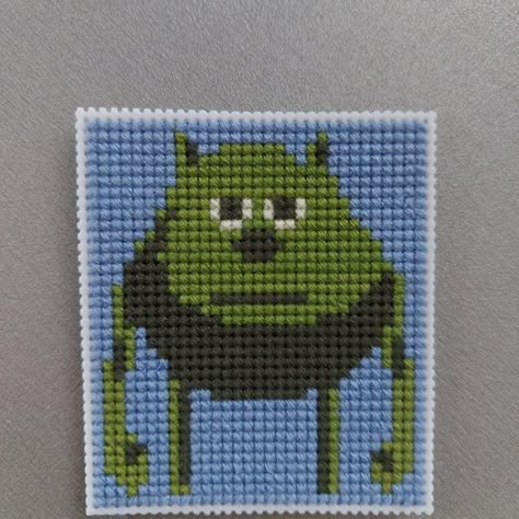 Shrek Alpha Pattern, Shrek Cross Stitch, Twitter Reaction, Funny Twitter, Mike Wazowski, Disney Cross Stitch, Melting Beads, Halloween Bags, Alpha Pattern