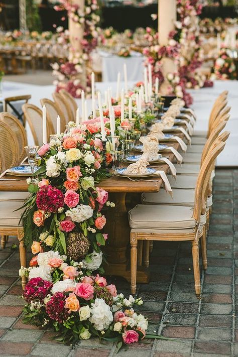 Romantic Wedding Decorations, Ideas Para Decorar Bodas En Salon, Romantic Spring Wedding Ideas, Amazing Wedding Centerpieces, Pretty Wedding Centerpieces, Spring Wedding Centerpieces, Wedding Ideas Outdoor, Romantic Spring Wedding, Swedish Wedding