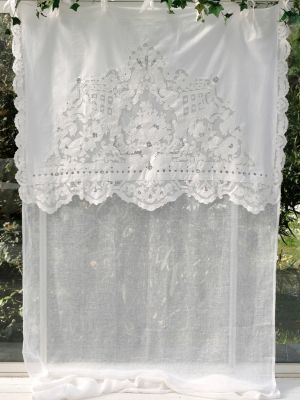 Shabby Chic Lace Curtains, French Country Ideas, Curtains Style, Shabby Home, Shabby Chic Curtains, Nursery Curtains, Bedroom Furnishings, Rustic Curtains, Linens And Lace