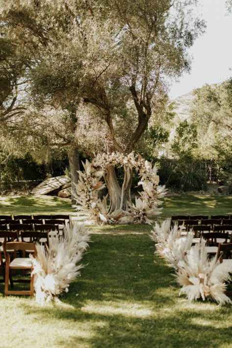 Boho Wedding Outdoor, Boho Wedding Walkway, Boda Wedding, Boho Wedding Ceremony Aisle, Light Boho Wedding, All White Boho Wedding, Outdoor Boho Ceremony, Boho Isle Wedding Decor, Pompous Grass Wedding Aisle