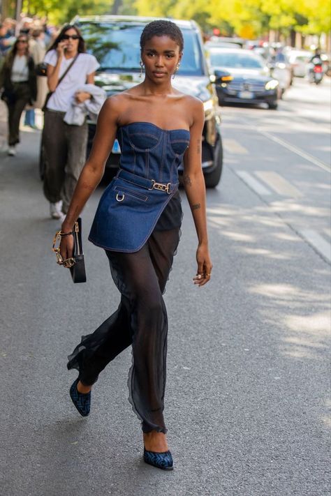 Street Fashion Show, Everday Style, Boho Street Style, Chanel Style, Milan Street Style, Street Style Edgy, Denim Corset, Denim Day, Classy Casual Outfits