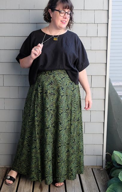 Meg sewed a fun monstera-leaf print Holyoke Skirt! The Cashmerette Holyoke Maxi Dress and Skirt is perfect for summer. Designed for curves with bra-friendly straps, this pattern comes in sizes 12 - 28 and cup sizes C - H. Long Skirts Plus Size Outfit, Plus Maxi Skirt Outfit, Plus Size Skirt Pattern, Styling A Maxi Skirt Plus Size, Plus Size Sewing Patterns Free Dress Maxi Skirts, Plus Size Maxi Skirt, Maxi Skirt Midsize, Ankle-length Relaxed Maxi Skirt With Lining, Relaxed Fit A-line Maxi Skirt With Pockets