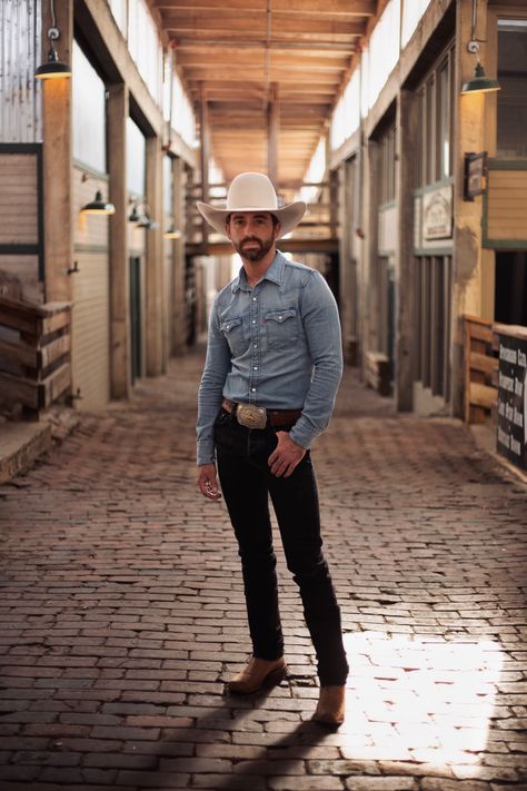 Fort Worth Stockyards Photoshoot, Cowboy Shoot, Yellowstone Series, Fort Worth Stockyards, Western Photo, Men Fashion Photo, Male Senior Pictures, Group Shots, Hipster Mens Fashion