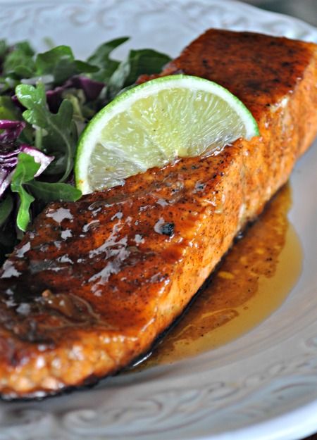 Sweet & Spicy Peach Glazed Salmon - Mountain Mama Cooks Seafood Healthy, Sup Ayam, Salmon Glaze Recipes, Glazed Salmon, Fat Burning Foods, Fish Dishes, Seafood Dishes, Salmon Recipes, The Fish