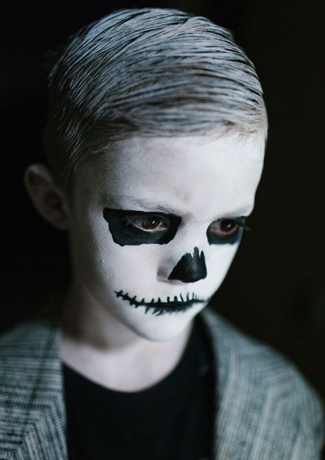 Face Paint Ideas For Boys, Boy Halloween Makeup, Ghoul Makeup, Halloween Makeup Diy Easy, Halloween Makeup For Kids, Maquillage Halloween Simple, Makeup Clown, Meme Costume, Face Paint Ideas