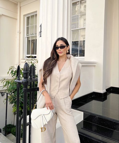 Alizey Mirza #alizey #alizeymirza #alizeymirzafashion #alizeymirzastyle #laillimirza Alizey Mirza, Fashion Pictures, Fashion Inspo, Branding, My Style