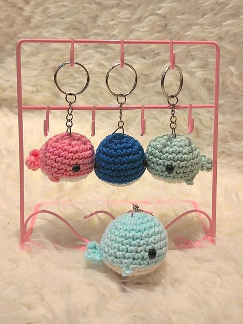 Whale Crochet Keychain, Amigurumi Crochet Keychain, Fish Keychain Crochet, Crochet Keychain Amigurumi, Crochet Keychain Animals, Easy Keychain Crochet, Crochet Projects Keychain, Cute Crochet Keychain Ideas, Crochet Ideas Keychain