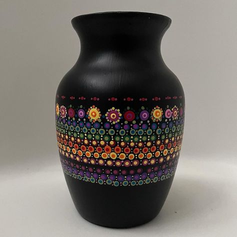 14th and Found on Instagram: “Colorful Dot Art glass vase. Black background with a rainbow like pattern. The perfect vase for any colored flowers or as a showpiece on…” Glass Painting Patterns, Painted Glass Bottles, Pot Painting, Vase Black, Colored Flowers, Dot Art Painting, Mandala Design Art, Mandala Painting, Art Glass Vase