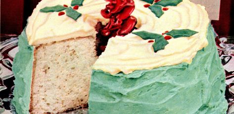 White Christmas Cake, Vintage Christmas Cake, Vintage Holiday Recipes, Vintage Christmas Recipes, Holiday Flavors, Chocolate Gingerbread, Grandma's Recipes, Cake Rack, Vintage Cakes