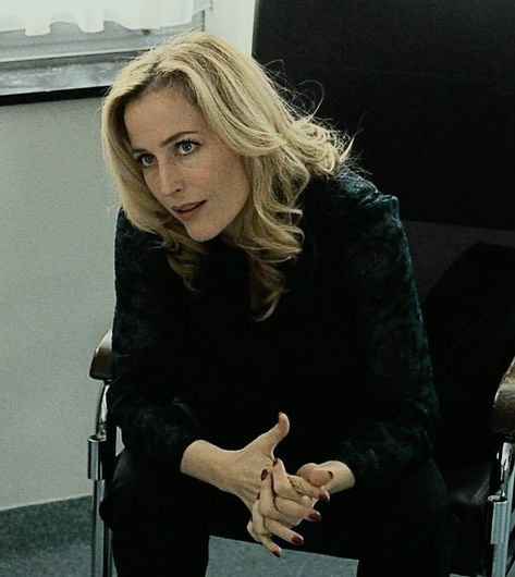 I'm so gay for her Stella Gibson, Hannibal Lecter Series, I Volunteer As Tribute, Middle Aged Women, Gillian Anderson, Classy Aesthetic, Cate Blanchett, Woman Crush, Celebrity Crush