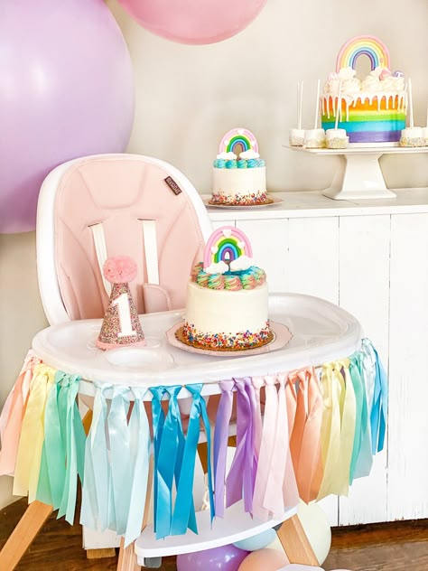 A Rainbow Themed First Birthday Party for Merritt – Merritt Style Rainbow Themed First Birthday, Rainbow Baby Birthday, Small Birthday Parties, Rainbow Themed Birthday Party, Rainbow First Birthday, Baby Birthday Decorations, Themed First Birthday, First Birthday Party Decorations, 1st Birthday Cakes