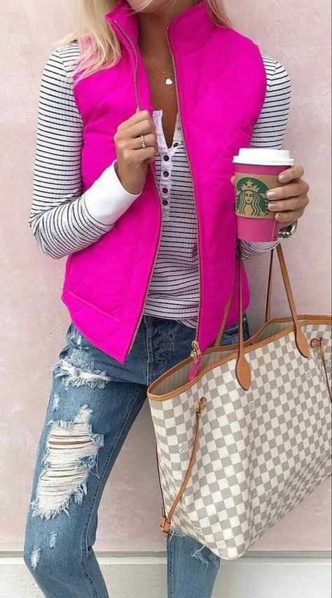 ♥ Handbags For Ladies, Vest Bag, Vest Outfit, Pink Vest, Casual Chique, Fall Fashion Trends, Western Outfits, Fall Winter Outfits, Outfits Casuales