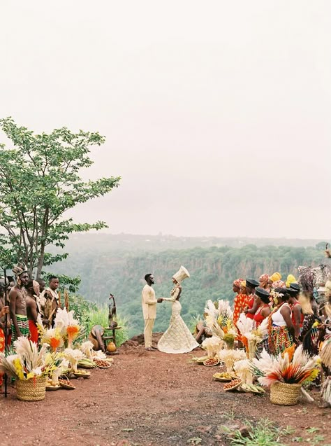 From Morocco to South Africa, Ghana to Kenya, we're celebrating the stunning & diverse bridal styles from weddings across Africa. African Inspired Wedding, Ghana Wedding, South African Weddings, African Traditional Wedding, Bride And Groom Photo, Dream Destination Wedding, Munaluchi Bride, Livingstone, Bridal Musings