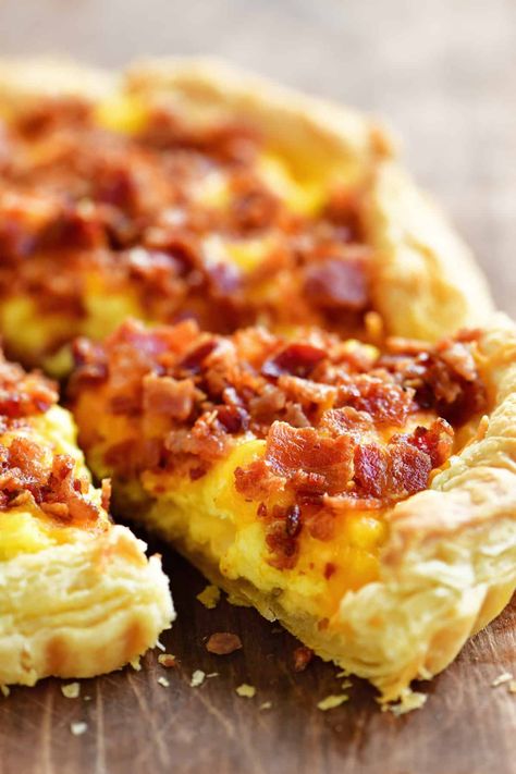 Puff Pastry Breakfast, Pastry Breakfast, Breakfast Pizza Recipe, What's For Breakfast, Puff Pastry Recipes, Breakfast Pizza, Breakfast Pancakes, Breakfast Recipes Casserole, Breakfast Breads