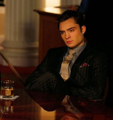 Reclining Smolder Chuck Bass Style, Chuck And Nate, Chuck Bass Ed Westwick, Chuck E Blair, Shawn Mendes Magcon, Tv Life, Blair And Chuck, Gossip Girl Fashion Blair, Kelly Rutherford