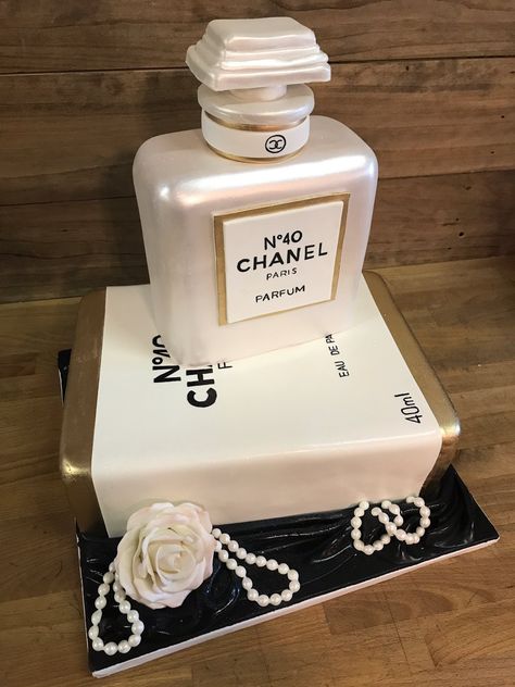 Cake Chanel, Mum Cake, Sculpted Cake, Chanel No5, Parfum Chanel, Sculpted Cakes, Sweet T, Chanel Chanel, Custom Cake