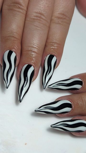 Edgy Black And White Nails, Holiday Goth Nails, Halloween Nails Long Stiletto, Spooky Glam Nails, Press On Nail Inspiration, Anti Christmas Nails, Almond Nails Designs Dark, Nail Ideas Stiletto Short, Gothic Halloween Nails