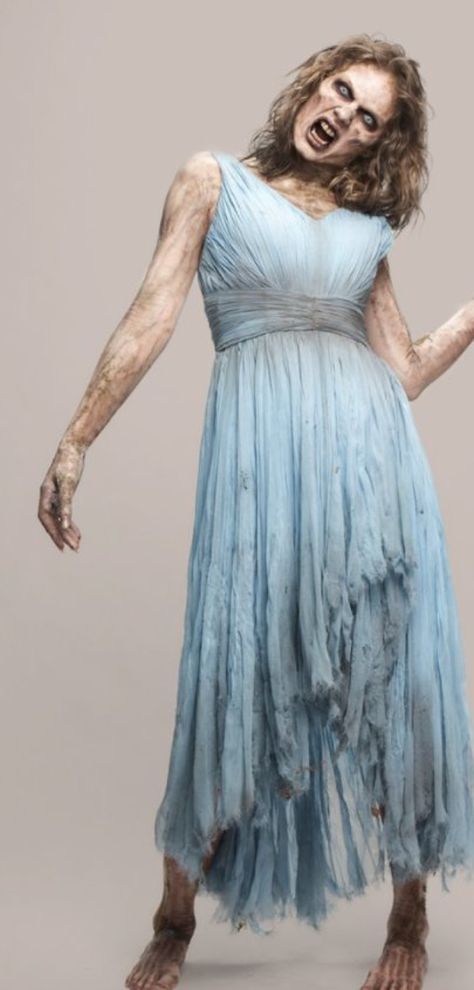 Zombie Taylor Swift, Taylor Swift Music Video Outfits, Taylor Swift Eras Costume, Taylor Swift Halloween Costume, Zombie Dress, Zombie Wallpaper, Taylor Swift Costume, Taylor Swift Music Videos, Reputation Era