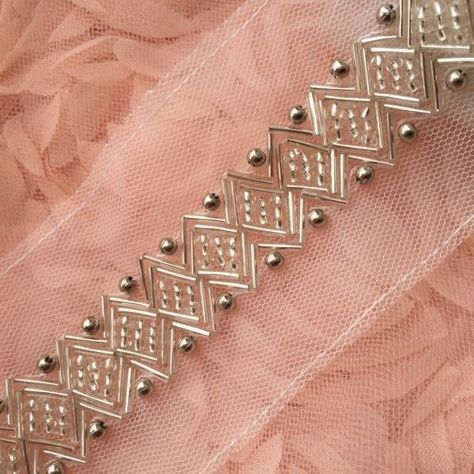 Beads On Fabric, Detail Couture, Costume Wedding, Hand Beaded Embroidery, Beaded Edge, Wedding Dress Belt, Beadwork Embroidery, Bead Embroidery Tutorial, Dress Lingerie