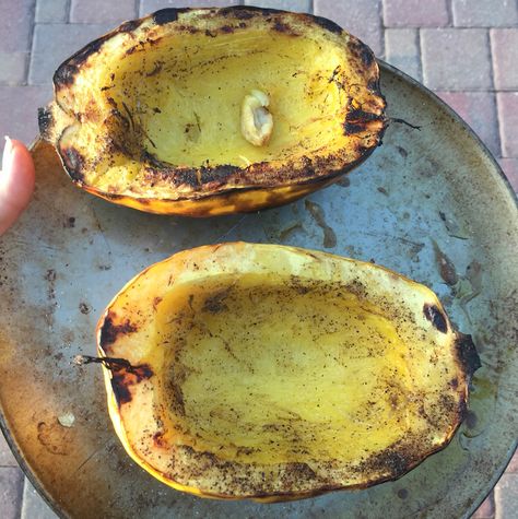 How to Grill Spaghetti Squash | WholeLifestyleNutrition.com Grilled Spaghetti Squash, Dinner Spaghetti, Vegetarian Spaghetti, Spaghetti Squash Recipes, Paleo Dinner, Grilled Corn, Squash Recipes, Grilled Vegetables, Spaghetti Squash