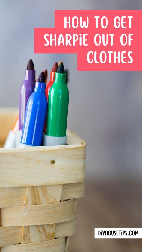 Sharpie Out Of Clothes, How To Remove Sharpie, Stain Remover Clothes, Diy Sharpie, House Chores, Diy Laundry, Laundry Hacks, Rubbing Alcohol, Clothing Hacks