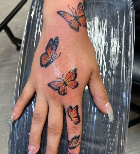 ˡᵃᵛⁱˢʰ ᵖᵒˢᵗ ᵖᵃᵍᵉ🧚🏽‍♀️ on Instagram: “butterfly hand tattoo inspo🦋 fav from 1-8? (@lavishbrincess🧚🏽‍♀️)” Hand Tattoos Baddie, Baddie Hand Tattoos, Butterfly Hand Tattoo, Hand Tattoos For Girls, Cute Hand Tattoos, Pretty Hand Tattoos, Butterfly Tattoos For Women, Neck Tattoos Women, Hand Tattoos For Women