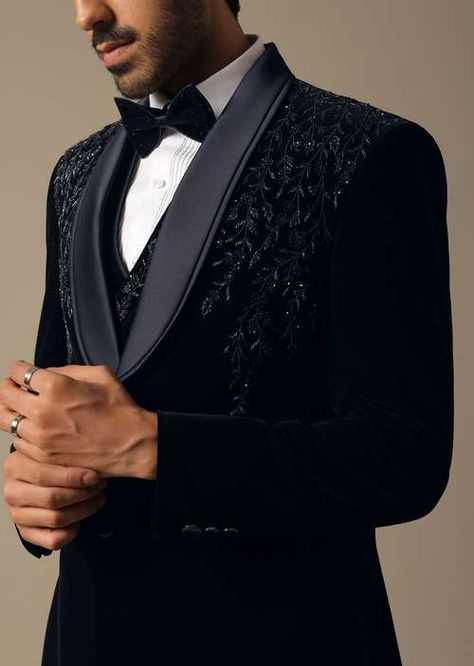 Fancy Kurta For Men, Blazer For Men Wedding, Reception Suits, Party Wear Blazers, Wedding Matching Outfits, Glitter Suit, Indian Wedding Suits Men, Black Tuxedo Suit, Formal Attire For Men